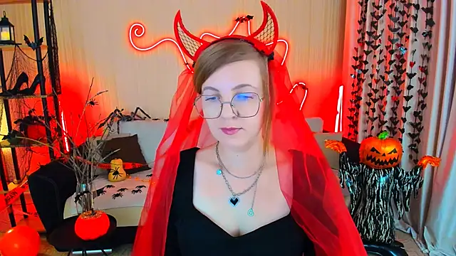 Snapshot of YourUniverser chatting on October 2025 04:13:01 AM YourUniverser online show from October 2025 04:13:01 AM