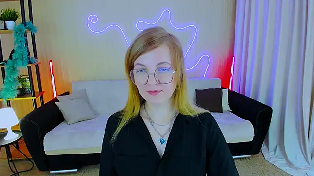 Snapshot of YourUniverser chatting on November 2025 10:29:02 AM YourUniverser online show from November 2025 10:29:02 AM