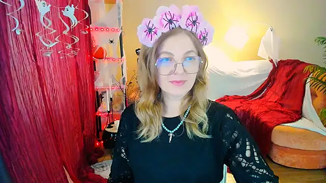 Snapshot of YourUniverser chatting on October 2025 10:38:02 AM YourUniverser online show from October 2025 10:38:02 AM