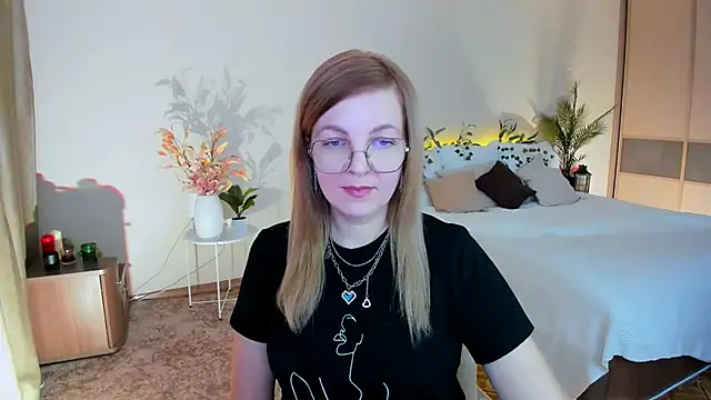 Snapshot of YourUniverser chatting on November 2025 09:57:01 AM YourUniverser online show from November 2025 09:57:01 AM