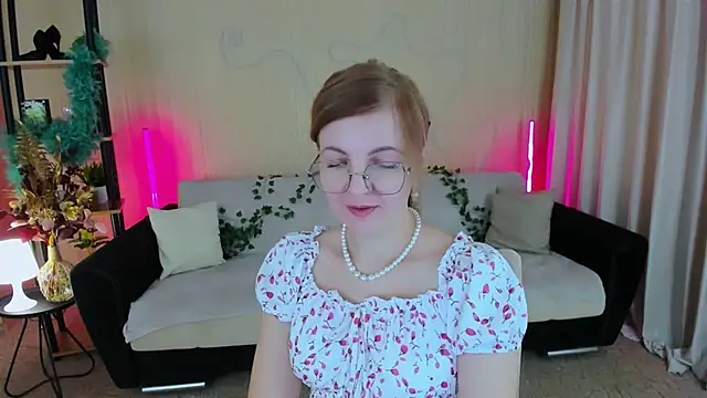 Snapshot of YourUniverser chatting on November 2025 10:52:02 AM YourUniverser online show from November 2025 10:52:02 AM