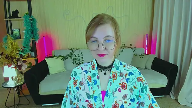 Snapshot of YourUniverser chatting on November 2025 09:43:01 AM YourUniverser online show from November 2025 09:43:01 AM