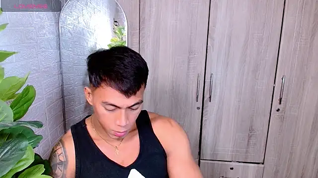 PinooyMilker online show from November 2025 04:17:01 PM