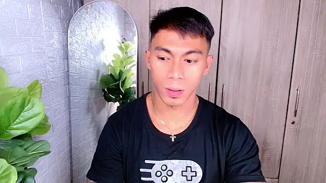 PinooyMilker online show from October 2025 04:47:02 AM