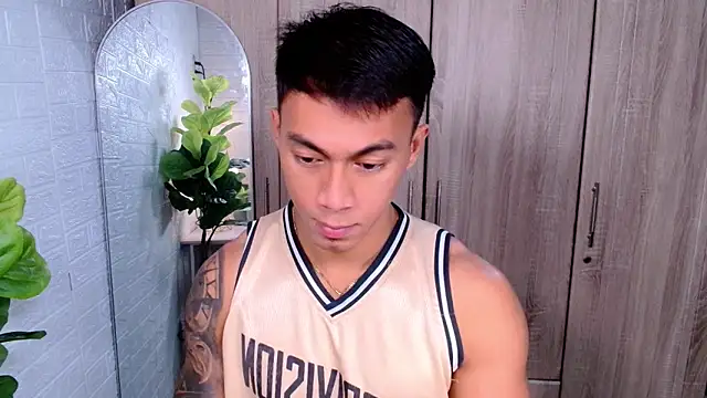 PinooyMilker online show from October 2025 02:01:02 AM