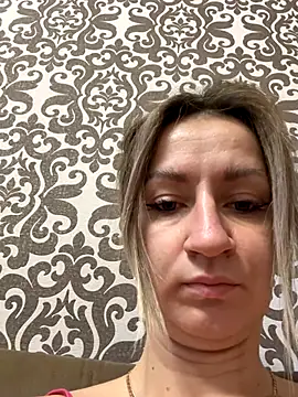Snapshot of EvvaMur chatting on October 2025 01:17:02 AM EvvaMur online show from October 2025 01:17:02 AM
