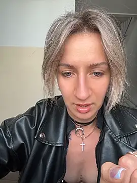 EvvaMur online show from May 2026 02:06:02 AM