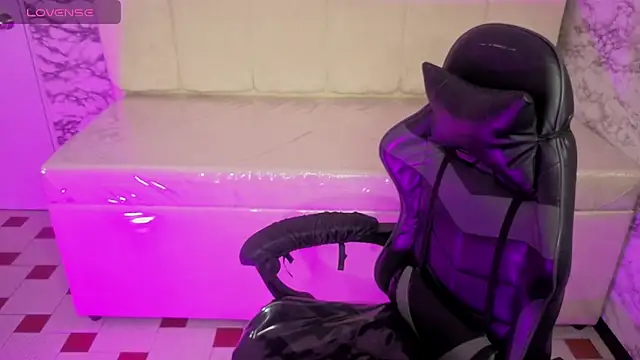 Luna Star v online show from November 2025 03:40:02 AM