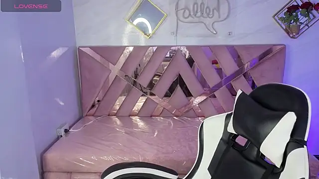 Luna Star v online show from November 2025 03:16:01 AM