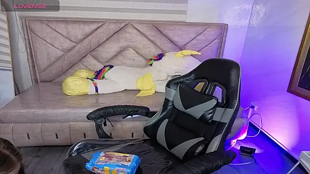 Luna Star v online show from November 2025 03:32:02 AM