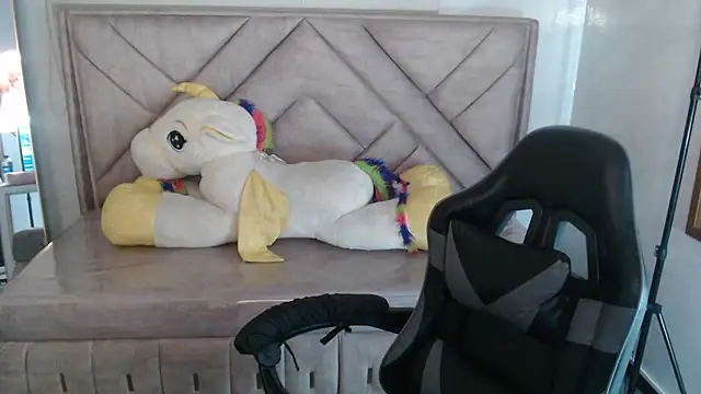 Luna Star v online show from November 2025 03:10:02 AM