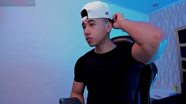 Snapshot of Draven_Marceaux chatting on October 2025 11:18:01 AM Draven Marceaux online show from October 2025 11:18:01 AM