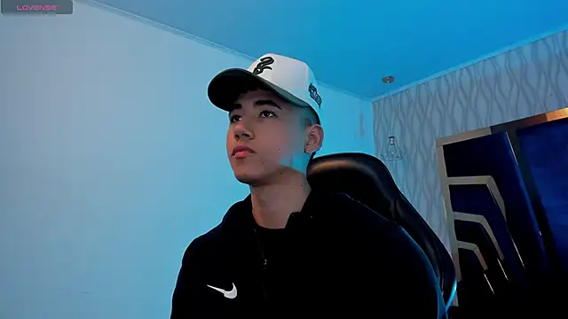 Snapshot of Draven_Marceaux chatting on November 2025 11:26:02 AM Draven Marceaux online show from November 2025 11:26:02 AM