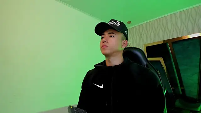 Snapshot of Draven_Marceaux chatting on October 2025 11:22:02 AM Draven Marceaux online show from October 2025 11:22:02 AM