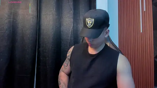 Snapshot of Draven_Marceaux chatting on December 2025 11:45:01 AM Draven Marceaux online show from December 2025 11:45:01 AM