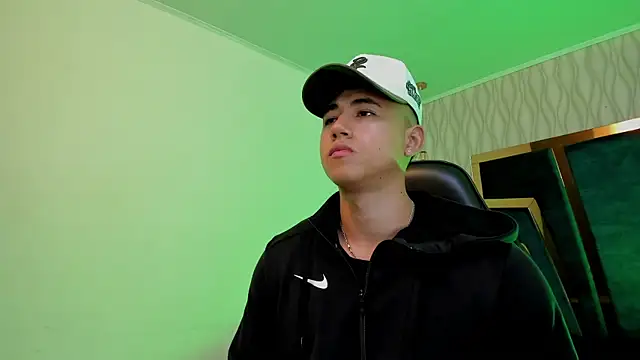 Snapshot of Draven_Marceaux chatting on October 2025 11:20:01 AM Draven Marceaux online show from October 2025 11:20:01 AM