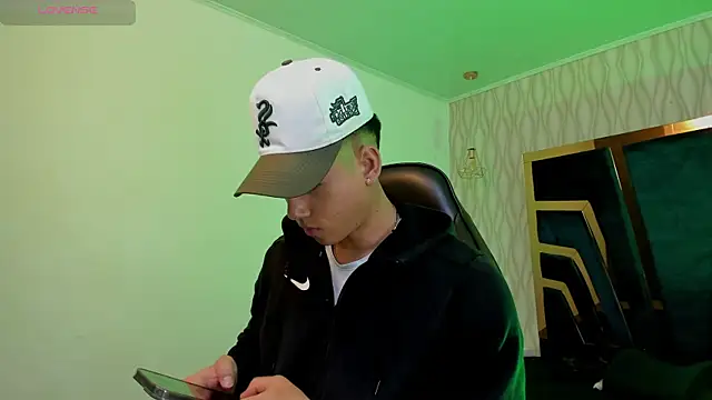 Snapshot of Draven_Marceaux chatting on October 2025 11:20:02 AM Draven Marceaux online show from October 2025 11:20:02 AM