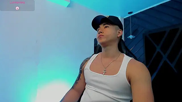 Snapshot of Draven_Marceaux chatting on November 2025 11:43:02 AM Draven Marceaux online show from November 2025 11:43:02 AM