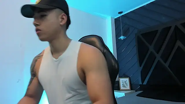 Snapshot of Draven_Marceaux chatting on December 2025 11:32:01 AM Draven Marceaux online show from December 2025 11:32:01 AM