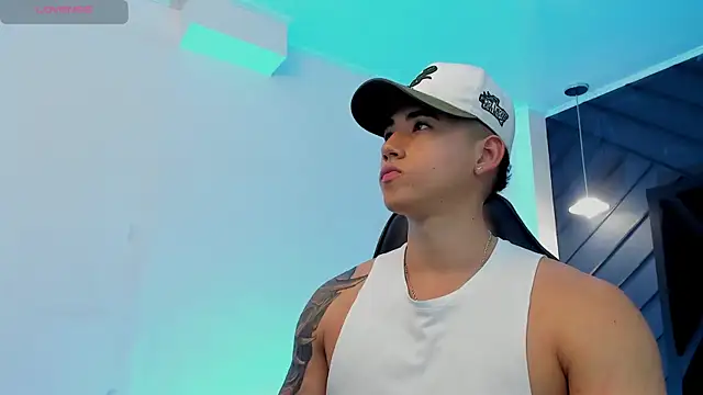 Snapshot of Draven_Marceaux chatting on November 2025 11:43:02 AM Draven Marceaux online show from November 2025 11:43:02 AM