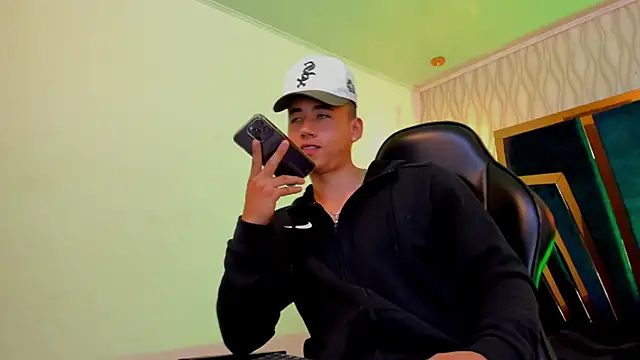 Snapshot of Draven_Marceaux chatting on September 2025 01:22:02 PM Draven Marceaux online show from September 2025 01:22:02 PM