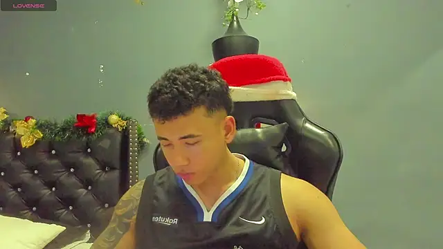 Snapshot of Draven_Marceaux chatting on December 2025 11:41:01 PM Draven Marceaux online show from December 2025 11:41:01 PM