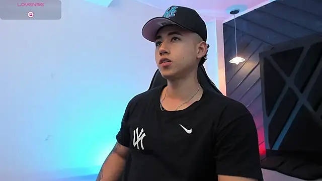 Snapshot of Draven_Marceaux chatting on January 2026 11:48:01 AM Draven Marceaux online show from January 2026 11:48:01 AM