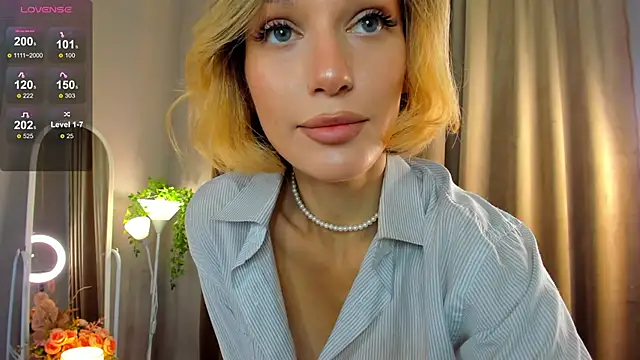 Snapshot of Ice_Strawberry chatting on September 2025 02:14:02 AM Ice Strawberry online show from September 2025 02:14:02 AM