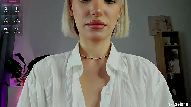 Ice Strawberry online show from April 2026 03:08:01 AM