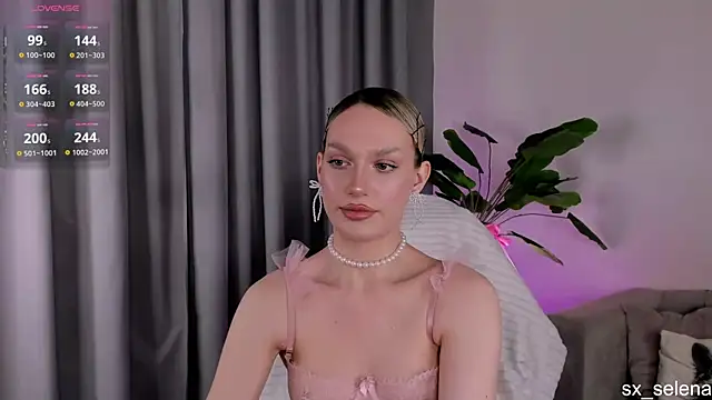 Ice Strawberry online show from May 2026 03:02:02 AM