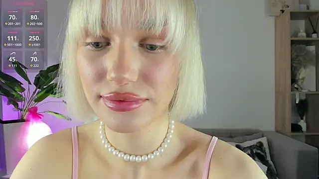 Ice Strawberry online show from April 2026 03:08:01 AM