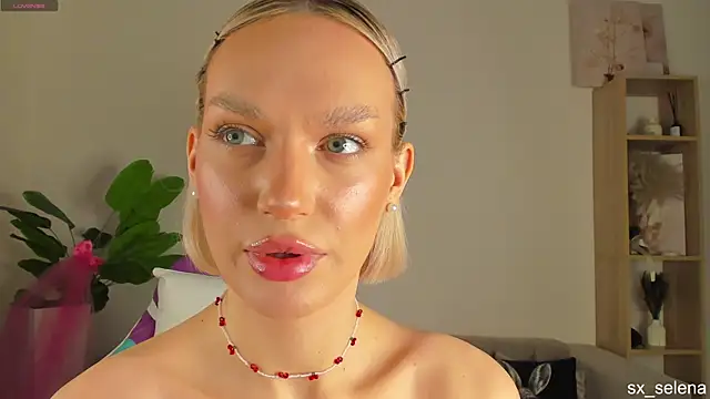 Ice Strawberry online show from March 2026 03:05:01 AM