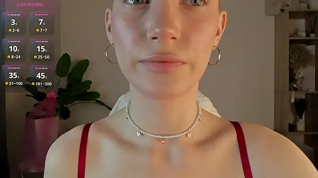 Ice Strawberry online show from March 2026 03:00:01 AM