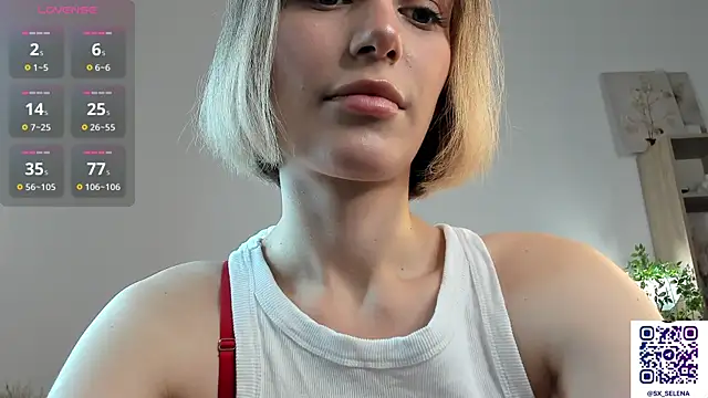 Snapshot of Ice_Strawberry chatting on October 2025 03:08:02 AM Ice Strawberry online show from October 2025 03:08:02 AM