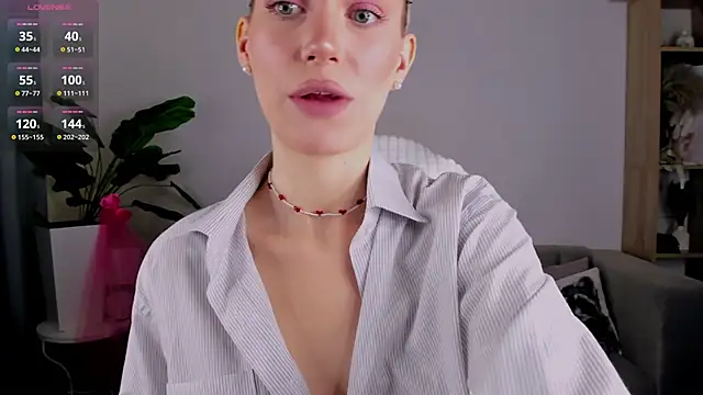 Ice Strawberry online show from April 2026 03:13:01 AM