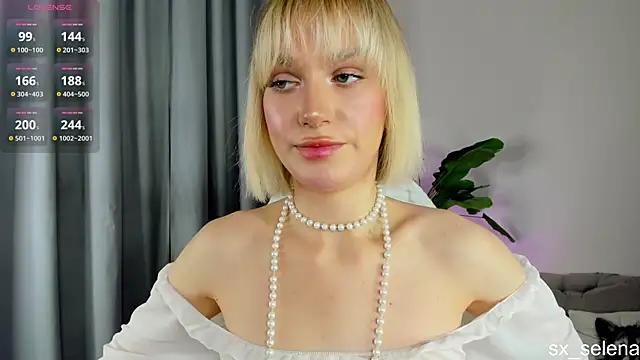 Ice Strawberry online show from May 2026 02:09:01 AM