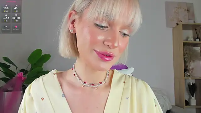 Ice Strawberry online show from March 2026 03:04:01 AM