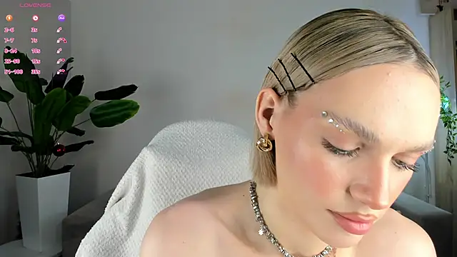 Ice Strawberry online show from January 2026 03:21:01 AM