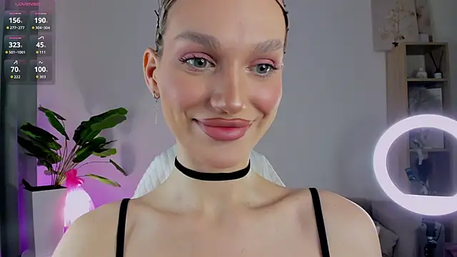 Ice Strawberry online show from April 2026 01:51:01 AM