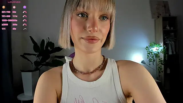 Ice Strawberry online show from January 2026 02:28:02 AM