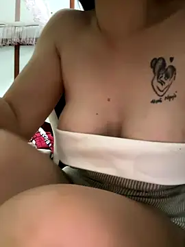 Hanh Luxii online show from September 2025 03:12:02 PM