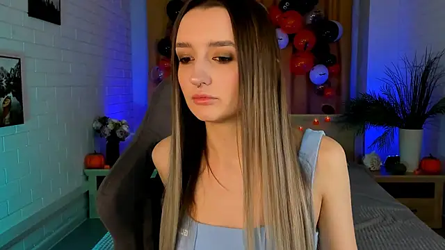 Snapshot of AliceLids chatting on October 2025 01:13:02 PM AliceLids online show from October 2025 01:13:02 PM