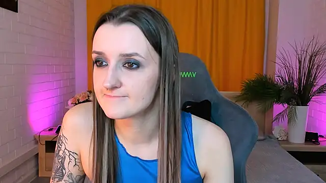 Snapshot of AliceLids chatting on November 2025 01:11:01 PM AliceLids online show from November 2025 01:11:01 PM