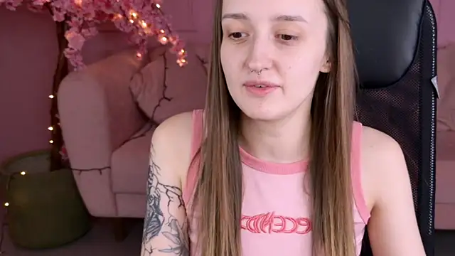 Snapshot of AliceLids chatting on September 2025 01:22:01 PM AliceLids online show from September 2025 01:22:01 PM