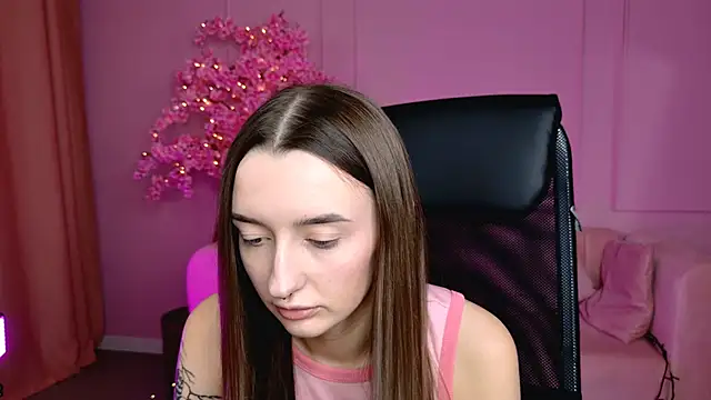 Snapshot of AliceLids chatting on September 2025 01:16:01 PM AliceLids online show from September 2025 01:16:01 PM