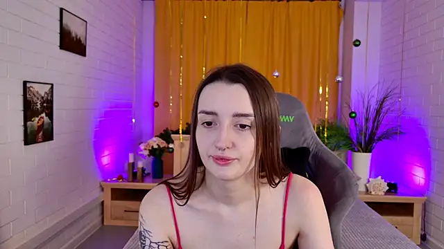 Snapshot of AliceLids chatting on December 2025 01:28:01 PM AliceLids online show from December 2025 01:28:01 PM