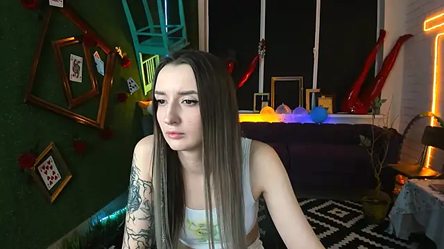 Snapshot of AliceLids chatting on October 2025 07:55:01 PM AliceLids online show from October 2025 07:55:01 PM