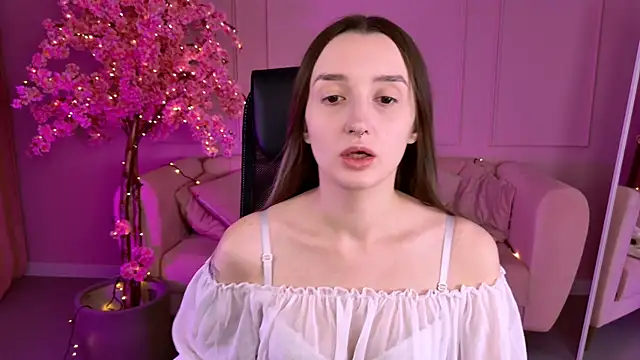 Snapshot of AliceLids chatting on September 2025 01:06:02 PM AliceLids online show from September 2025 01:06:02 PM