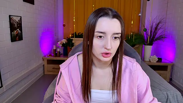 Snapshot of AliceLids chatting on December 2025 01:17:02 PM AliceLids online show from December 2025 01:17:02 PM