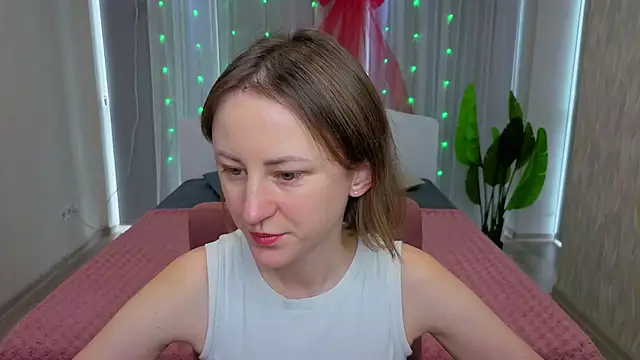 Snapshot of LuluChiiii chatting on December 2025 10:41:01 AM LuluChiiii online show from December 2025 10:41:01 AM